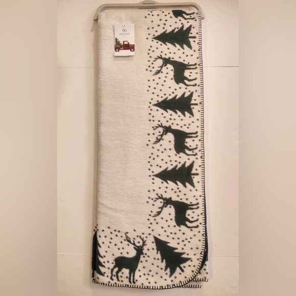 🎁Docofil White Throw Blanket - Ivory and Forest Green Christmas Holiday Throw - Picture 2 of 7